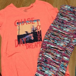 Short sleeve t-shirt and cropped leggings bundle